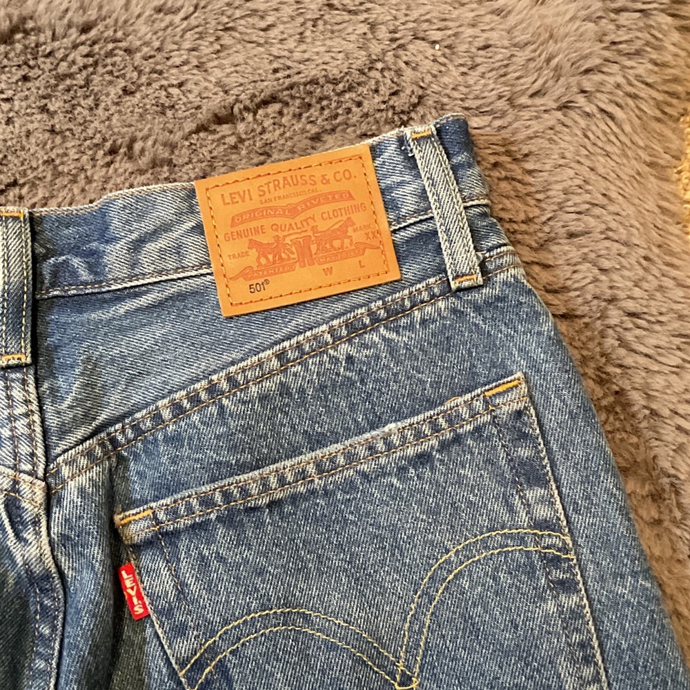 Levis Distressed 501 Jeans - Picture 4 of 6